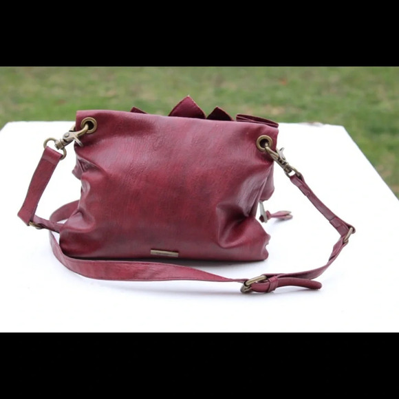 Jessica Simpson fold over cross body bag - Picture 6 of 8